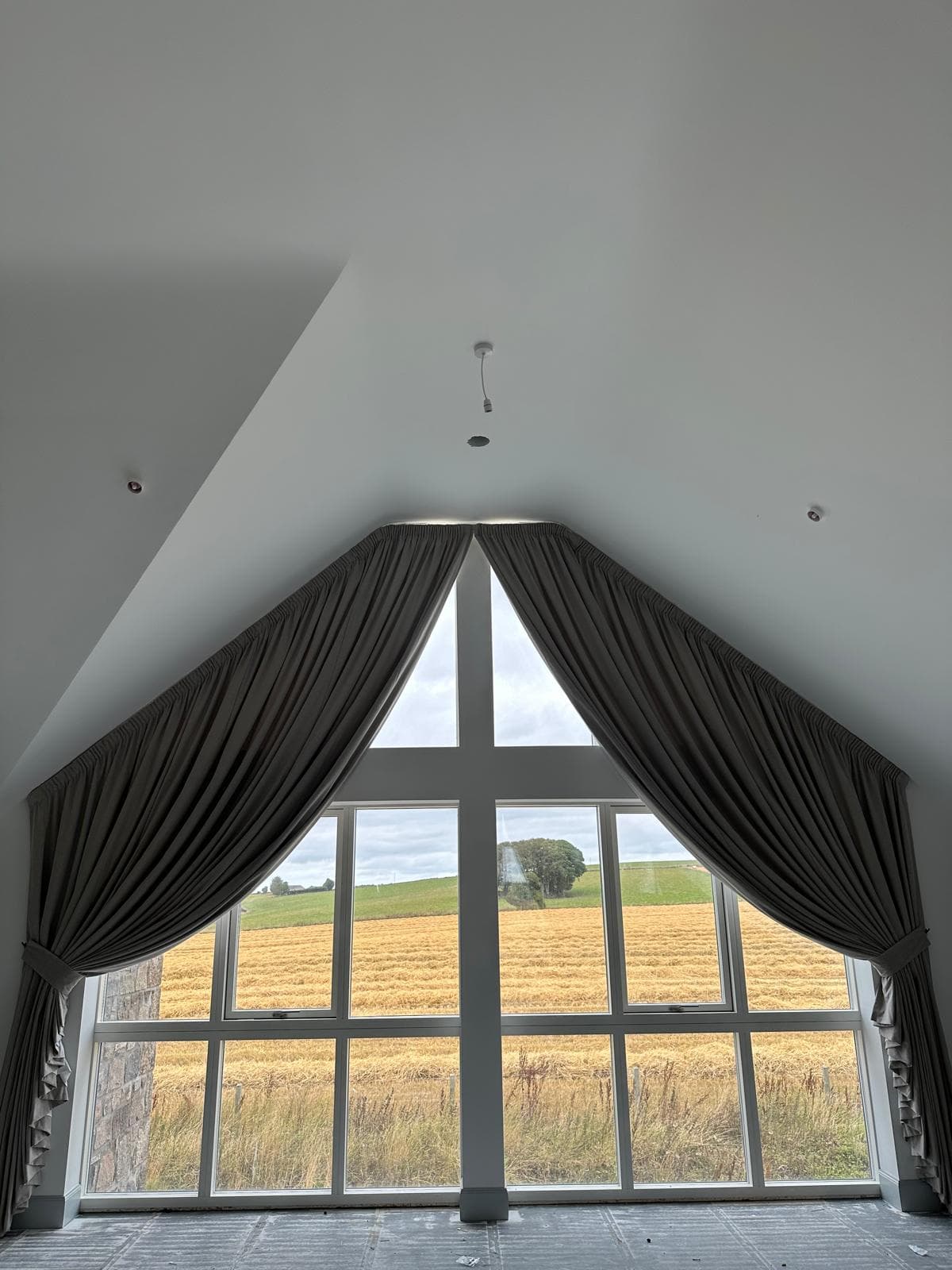 Tall / Floor-to-Ceiling Window curtain inspiration